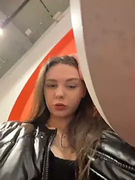 MilaBee online show from 05/10/26, 11:37