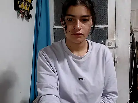 Snapshot of AlanaHotxx chatting on 10/17/25, 07:11 AlanaHotxx online show from 10/17/25, 07:11