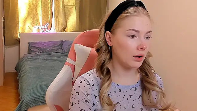 Snapshot of -awari- chatting on 03/22/25, 11:00 -awari- online show from 03/22/25, 11:00