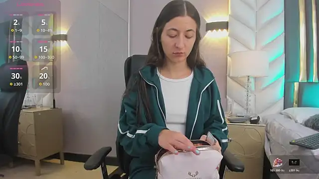 SaraJonness online show from 11/21/25, 01:10