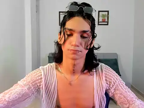 Snapshot of leoaddams22 chatting on 10/14/25, 02:18 leoaddams22 online show from 10/14/25, 02:18