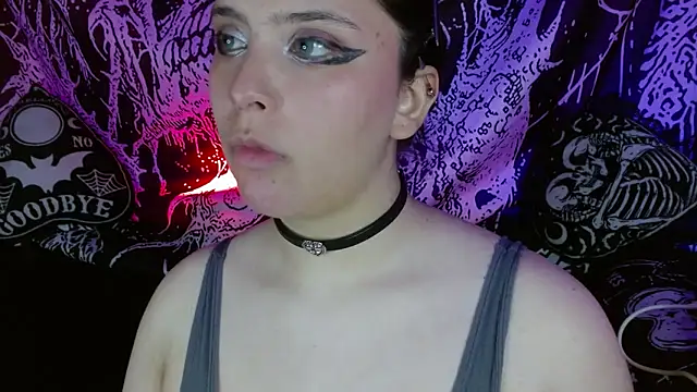 Snapshot of mikaskullcs chatting on 09/20/25, 04:35 mikaskullcs online show from 09/20/25, 04:35