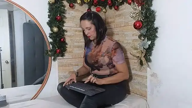 Amadamilf1980 online show from 12/05/25, 08:49