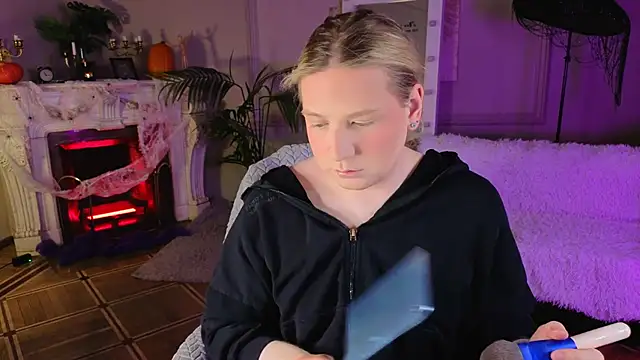 Snapshot of Jes_Solar chatting on 10/31/25, 09:05 Jes Solar online show from 10/31/25, 09:05