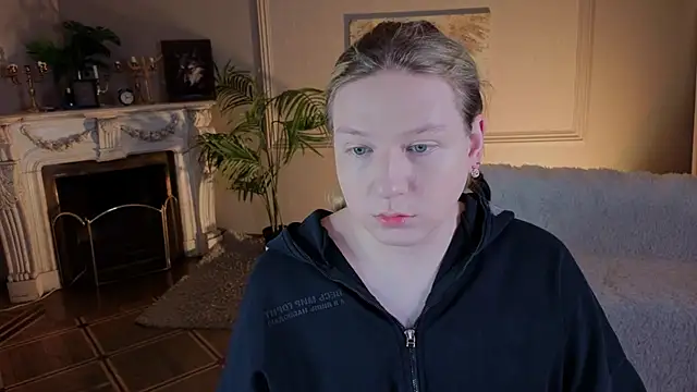 Snapshot of Jes_Solar chatting on 11/19/25, 10:10 Jes Solar online show from 11/19/25, 10:10