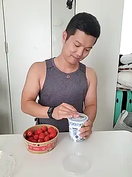 woonee827372 online show from 10/04/25, 06:44