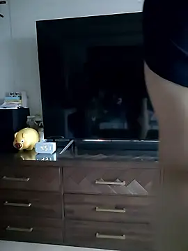 woonee827372 online show from 11/08/25, 07:52