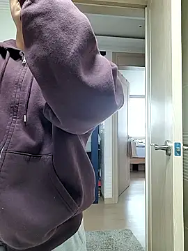 woonee827372 online show from 11/20/25, 03:07