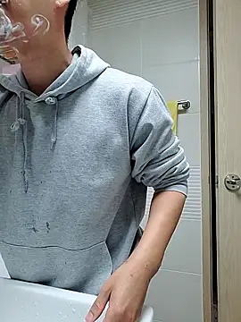 woonee827372 online show from 11/26/25, 08:59