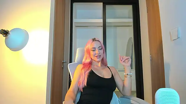  Miss Valentina  online show from 11/28/25, 01:47