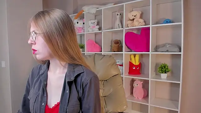 Snapshot of Joann_Shermann chatting on 09/11/25, 12:44 Joann Shermann online show from 09/11/25, 12:44