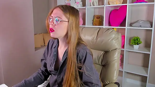 Snapshot of Joann_Shermann chatting on 09/21/25, 12:45 Joann Shermann online show from 09/21/25, 12:45