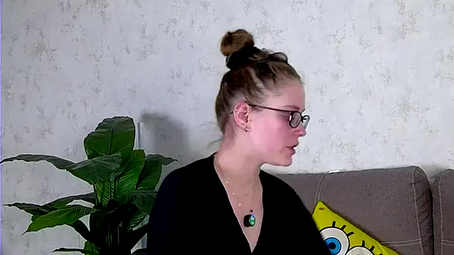 AshleyD  online show from 10/19/25, 02:56