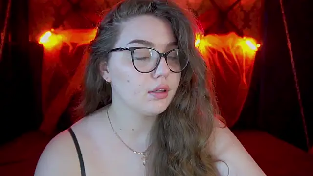 LuxSopphia online show from 10/28/25, 08:11