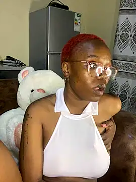 YummyMelanin117 online show from 10/04/25, 08:51