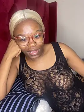 YummyMelanin117 online show from 02/18/26, 09:33