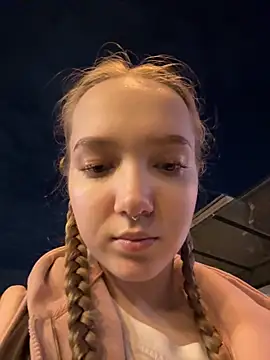 Snapshot of bambi_lu chatting on 10/07/25, 04:26 bambi lu online show from 10/07/25, 04:26