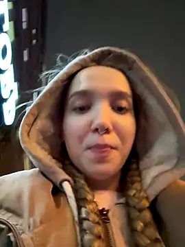 Snapshot of bambi_lu chatting on 12/03/25, 04:27 bambi lu online show from 12/03/25, 04:27