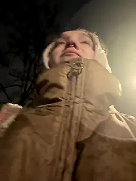 Snapshot of bambi_lu chatting on 12/04/25, 07:44 bambi lu online show from 12/04/25, 07:44