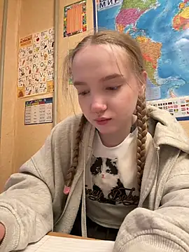 Snapshot of bambi_lu chatting on 03/16/26, 04:22 bambi lu online show from 03/16/26, 04:22