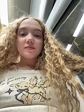 Snapshot of bambi_lu chatting on 03/17/26, 06:55 bambi lu online show from 03/17/26, 06:55