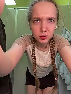 Snapshot of bambi_lu chatting on 04/11/26, 06:45 bambi lu online show from 04/11/26, 06:45