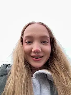 Snapshot of bambi_lu chatting on 04/14/26, 04:46 bambi lu online show from 04/14/26, 04:46