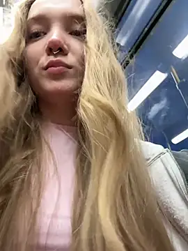 Snapshot of bambi_lu chatting on 04/16/26, 05:47 bambi lu online show from 04/16/26, 05:47