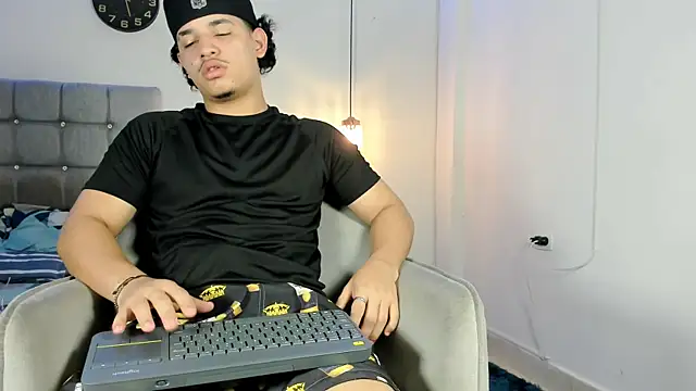 samxx muscle online show from 11/08/25, 01:00