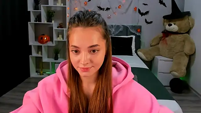 MelanieAlves online show from 10/19/25, 06:30