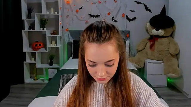 MelanieAlves online show from 10/22/25, 12:27