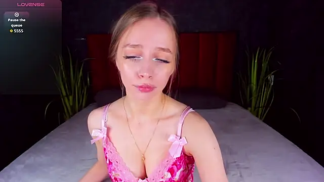 Amy Waynee online show from 10/05/25, 04:05