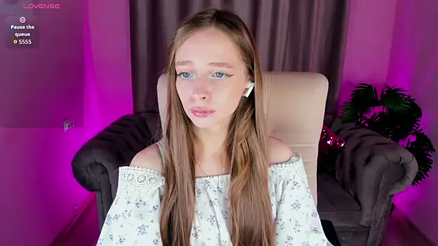 Amy Waynee online show from 11/07/25, 05:02