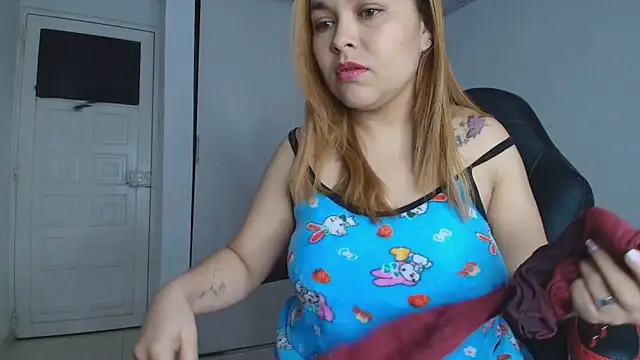 lovehotpink online show from 12/21/25, 04:08