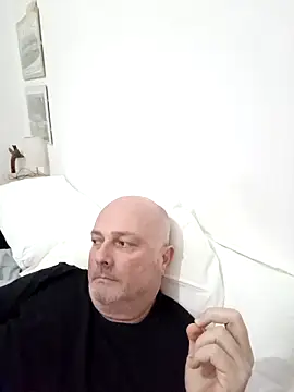 Alexis Bull online show from 03/04/26, 05:52