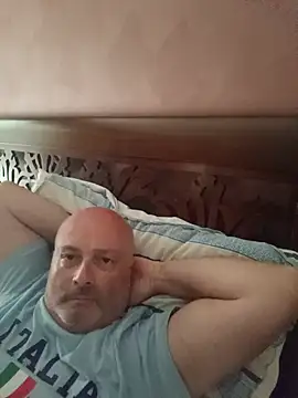 Snapshot of Alexis_Bull chatting on 07/16/26, 01:28 Alexis Bull online show from 07/16/26, 01:28