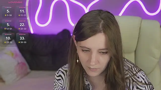 Snapshot of ValeryMurr chatting on 11/02/25, 09:33 ValeryMurr online show from 11/02/25, 09:33