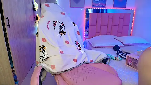 lunesweet online show from 11/27/25, 02:30