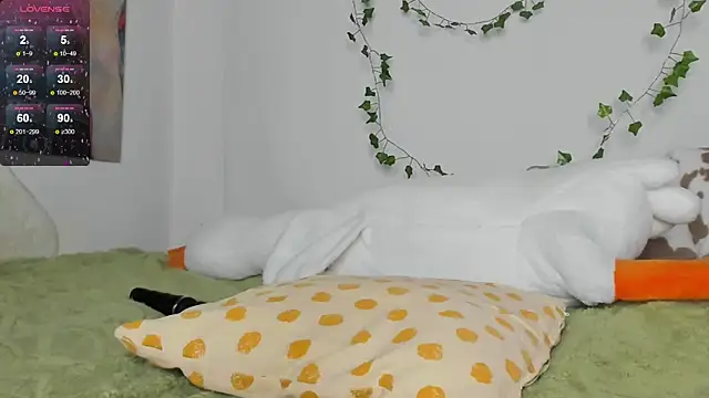 Snapshot of secret_princess chatting on 10/05/25, 02:32 secret princess online show from 10/05/25, 02:32