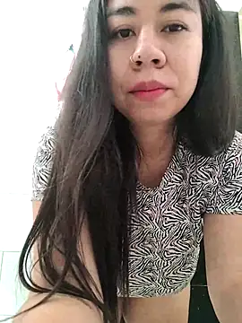 Snapshot of Yuli_Mars chatting on 11/16/25, 04:23 Yuli Mars online show from 11/16/25, 04:23