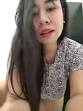 Snapshot of Yuli_Mars chatting on 11/27/25, 04:31 Yuli Mars online show from 11/27/25, 04:31