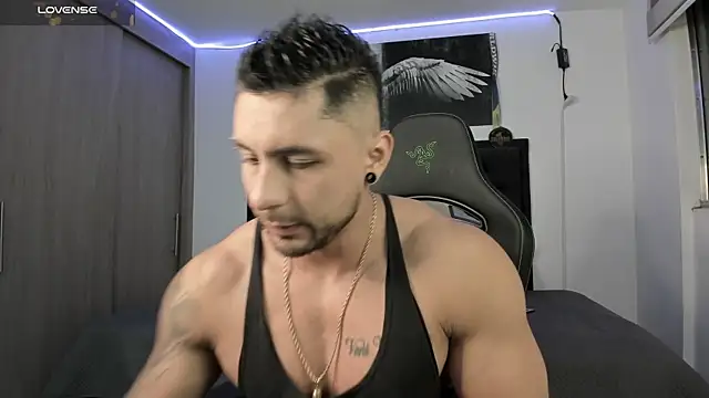 santi aesthetic online show from 10/26/25, 03:12