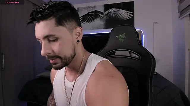 santi aesthetic online show from 03/26/26, 02:39