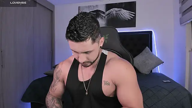 santi aesthetic online show from 04/25/26, 03:09