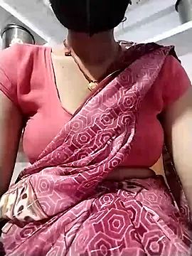 Snapshot of Soniy-Maax chatting on 09/16/25, 07:09 Soniy-Maax online show from 09/16/25, 07:09