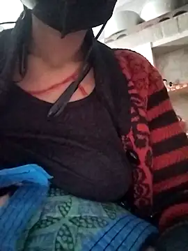 Snapshot of Soniy-Maax chatting on 12/15/25, 04:11 Soniy-Maax online show from 12/15/25, 04:11