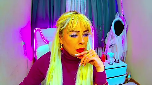 Snapshot of KatrinaCharm chatting on 10/10/25, 12:26 KatrinaCharm online show from 10/10/25, 12:26