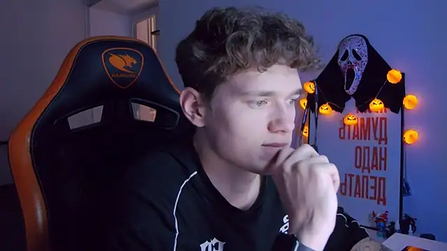 DanyDavis online show from 10/31/25, 03:13