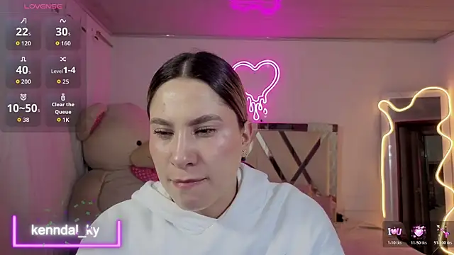 saaya tay online show from 04/17/26, 03:09