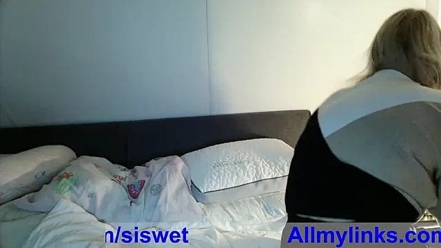 Snapshot of siswett chatting on 12/05/25, 01:09 siswett online show from 12/05/25, 01:09